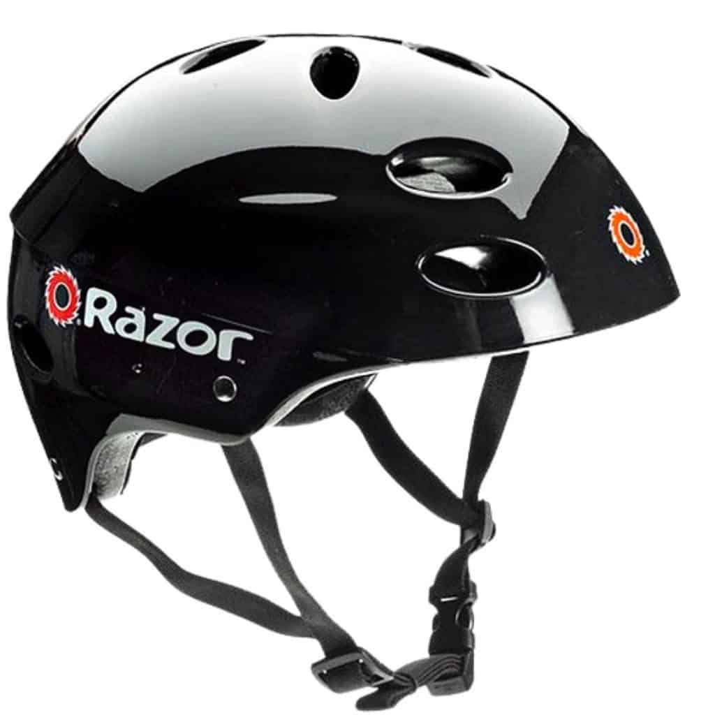 razor v17 The go-to helmet with shiny features for skateboarding