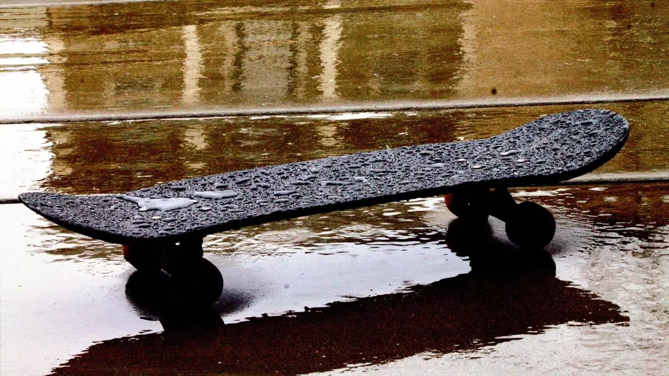 skateboard decks condition while skateboarding in rain explained
